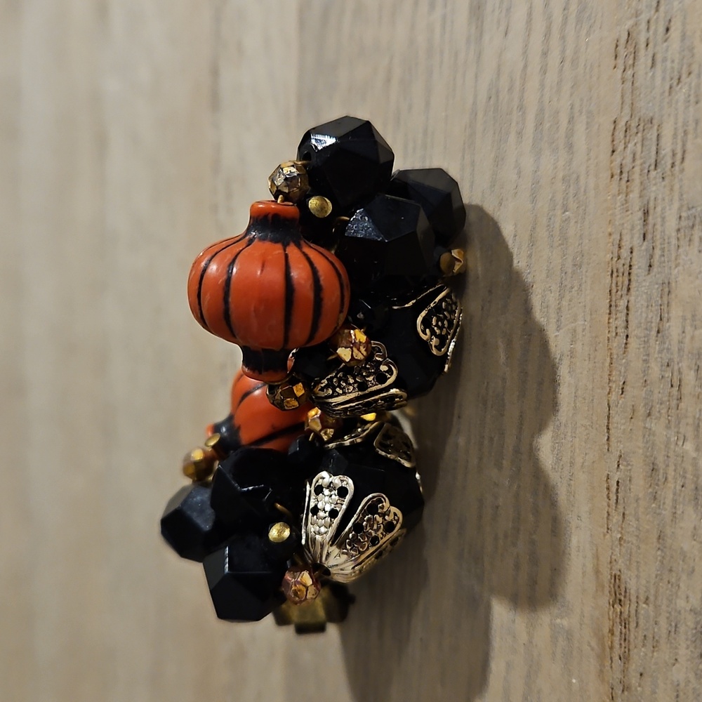 Vintage Beaded Cluster Striped Orange and Black Clip-On Earrings Gold Tone - Picture 4 of 6
